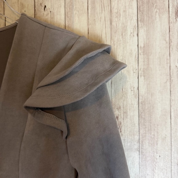 Akira Ruffled Sleeve Faux Suede Peplum Jacket - Picture 4 of 9